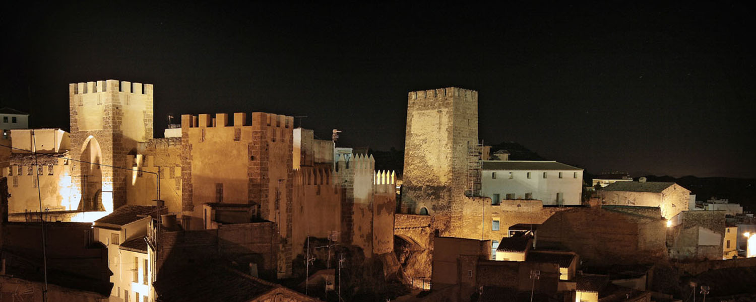 Vista nocturna de El Castillo de Buñol