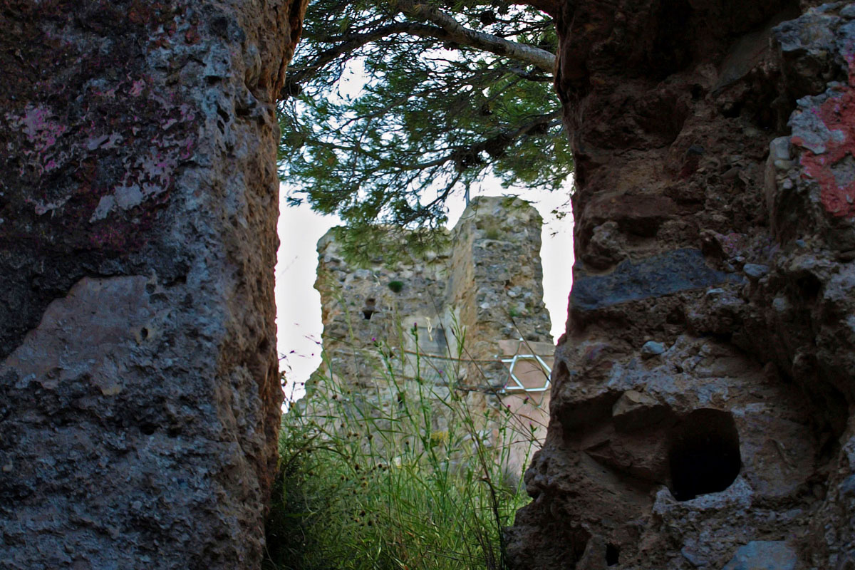 Macastre - Detalle de la torre del Castillo